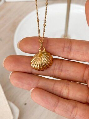 Beautiful Gold Shell Pendant Necklace on Gold Bead Chain WATERPROOF non-tarnish